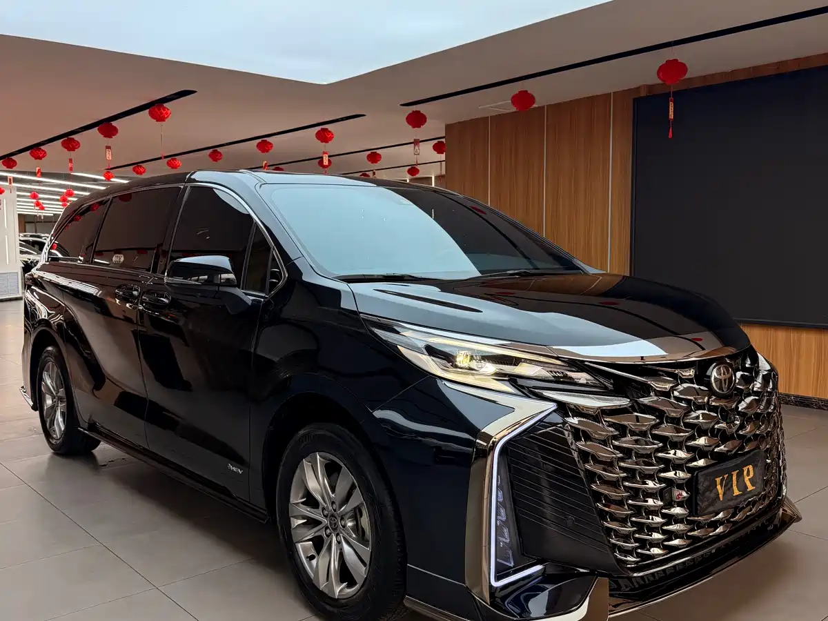 Toyota Sienna 2024 2.5L Hybrid Comfort Edition фото 2