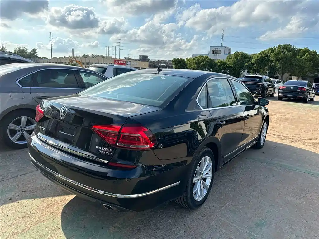 Volkswagen Passat 2017 330TSI DSG Prestige фото 7