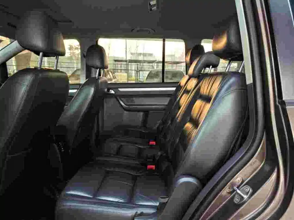 Volkswagen Touran 2013 1.4T DSG Comfort 5-seater фото 5
