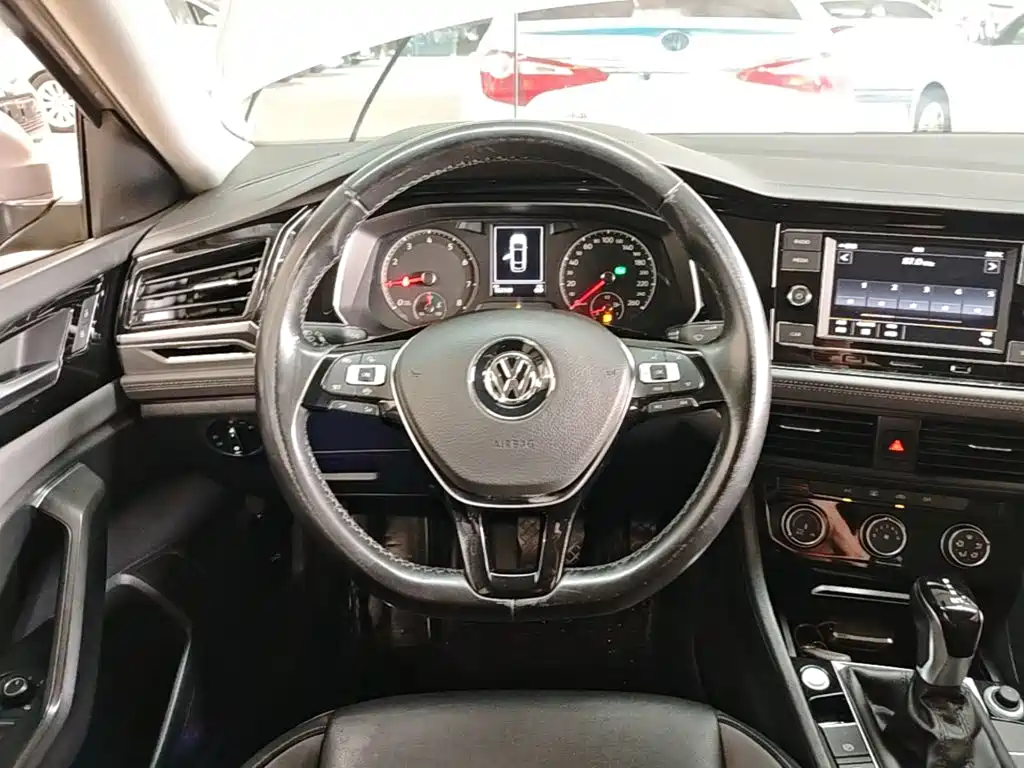 صورة 11 - Volkswagen Sagitar