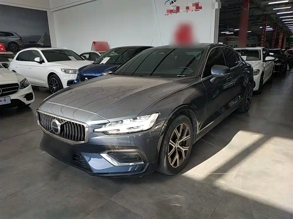 Volvo S60 2023 B4 Smart Comfort Luxury Edition