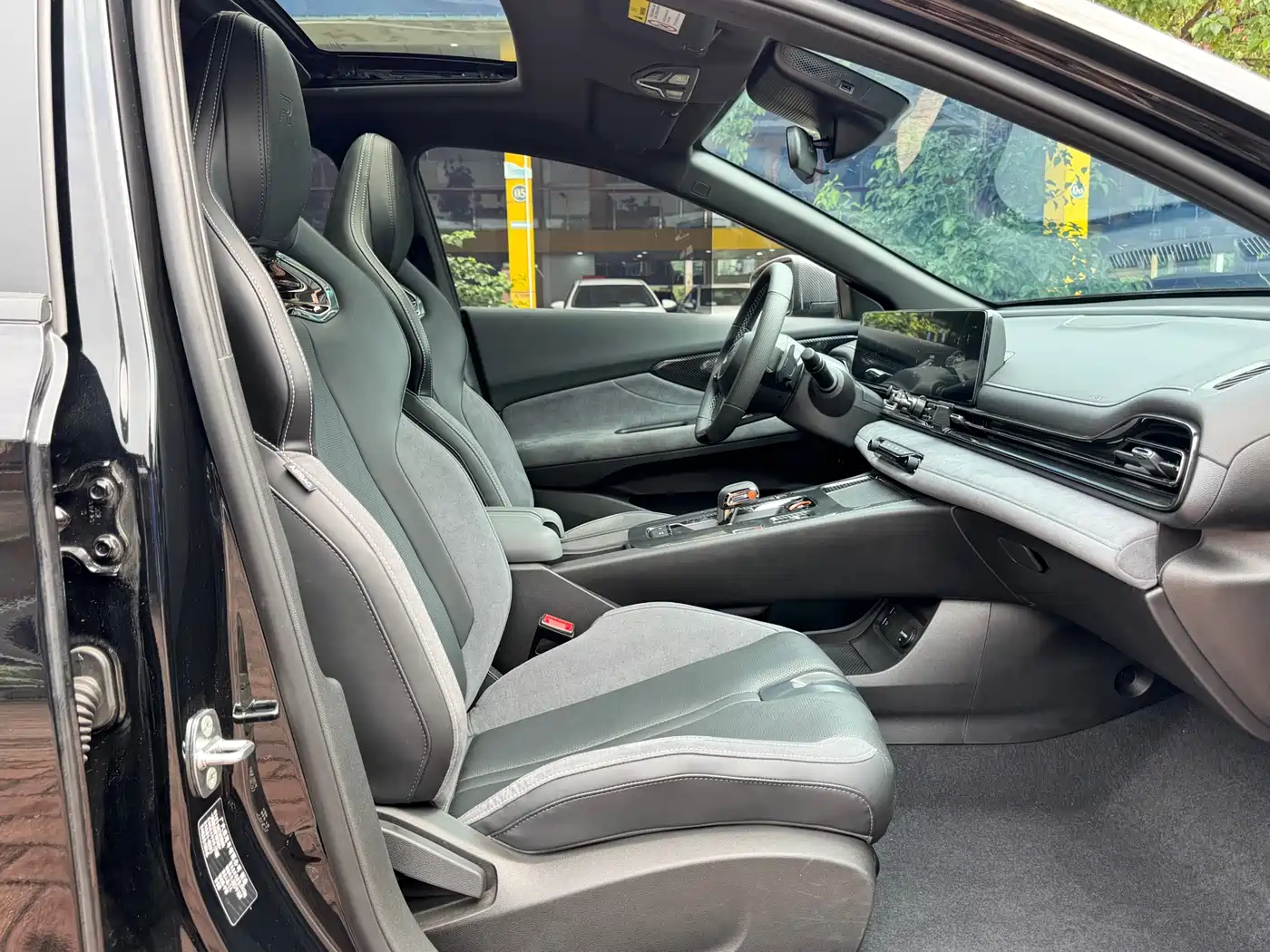 GAC Trumpchi Trumpchi Emkoo 2024 Model 400T Auto Shadow Leopard R PRO Edition фото 15