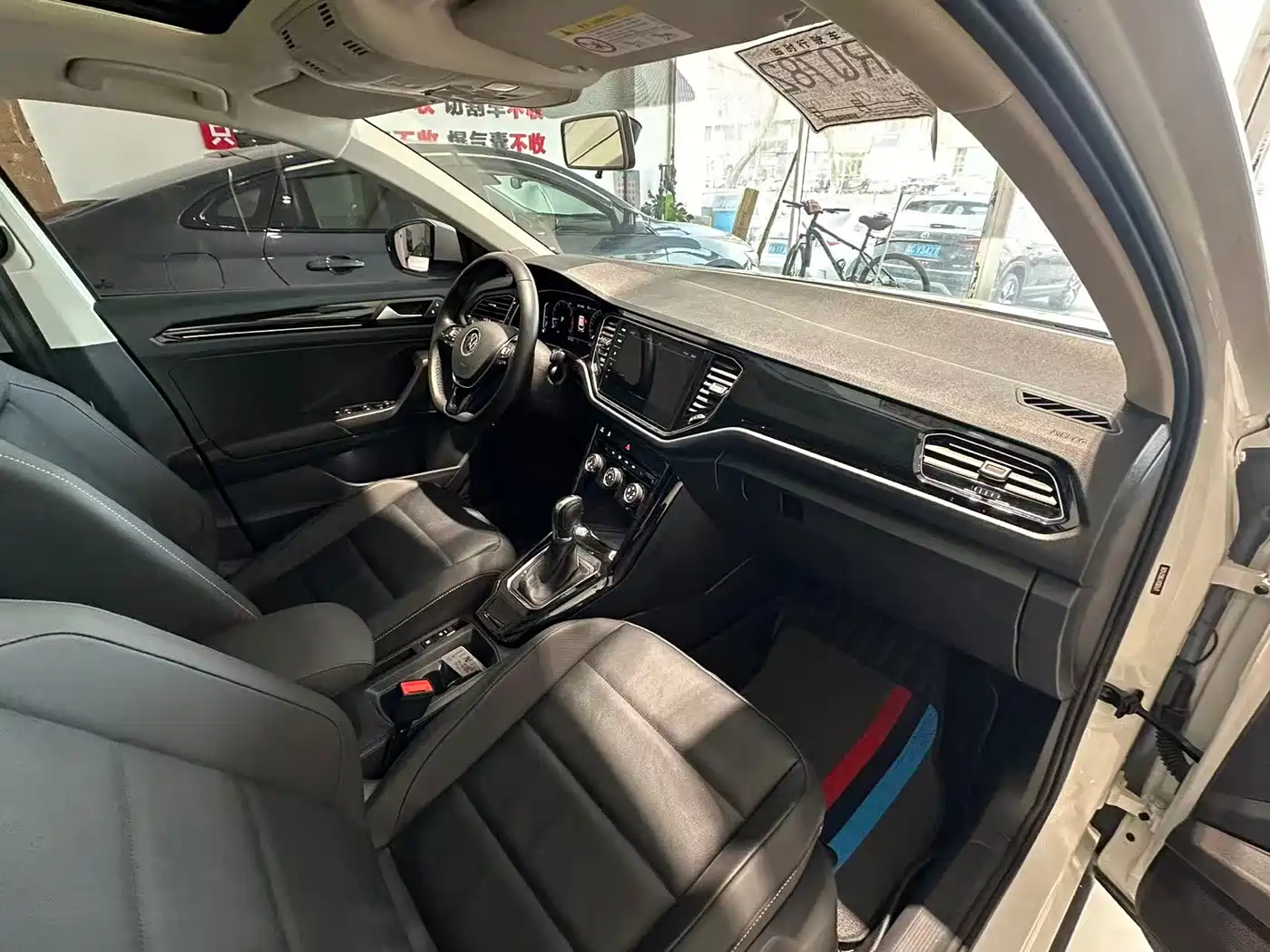 Volkswagen T-ROC 2021 280TSI DSG 2WD Comfort Smart Connect 30th Anniversary Edition фото 13
