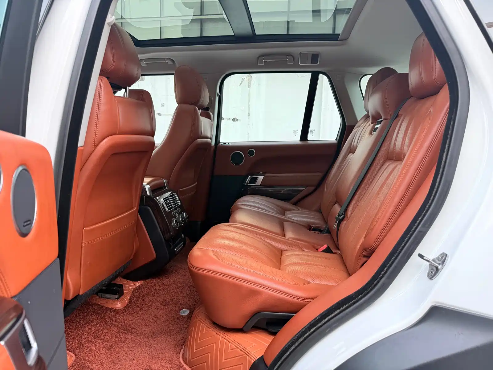 Photo 5 - Land Rover Range Rover