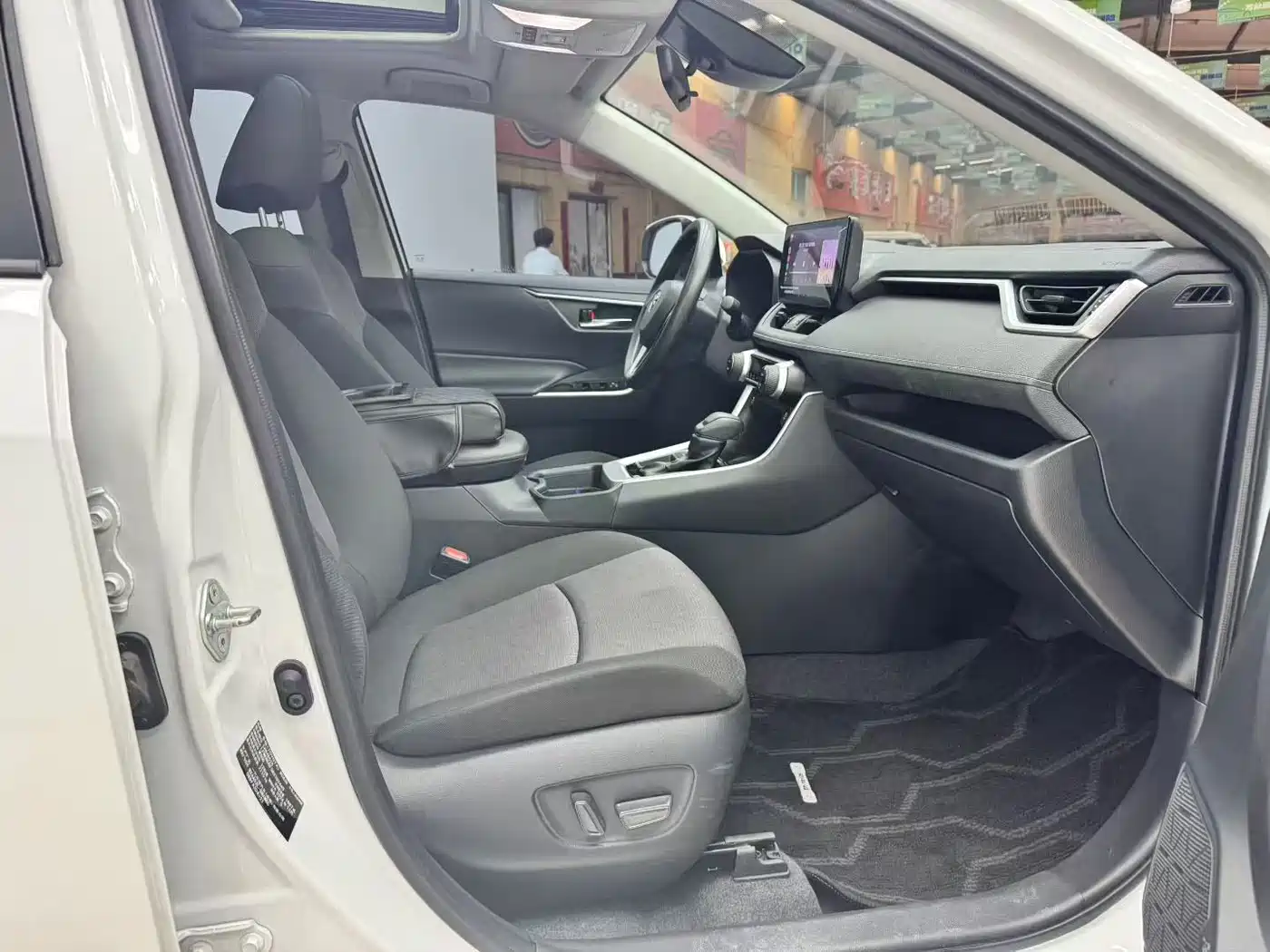 Toyota RAV4 2025 2024 2.0L CVT FWD Style Edition