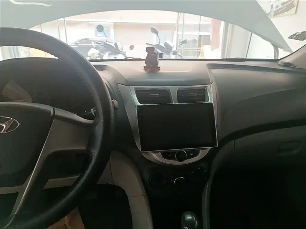 Hyundai Verna 2014 1.4L Automatic Smart GLS фото 13