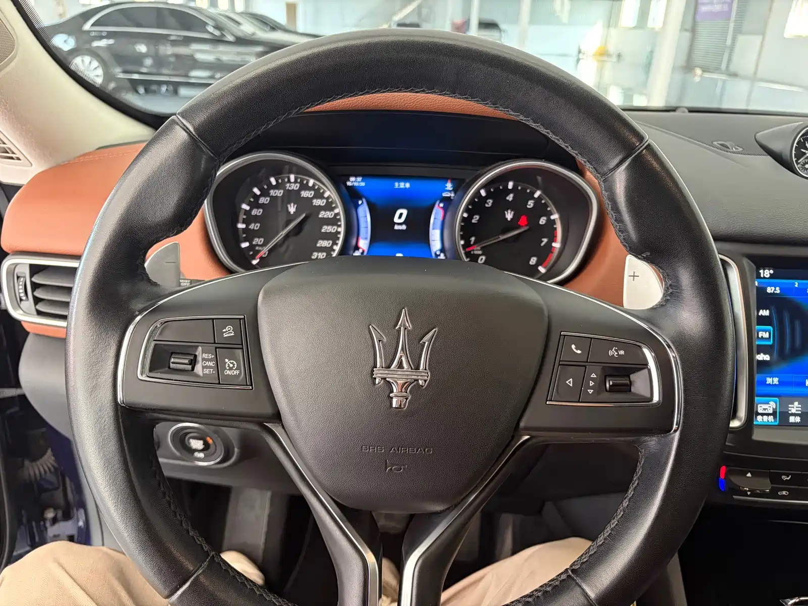 Photo 11 - Maserati Levante