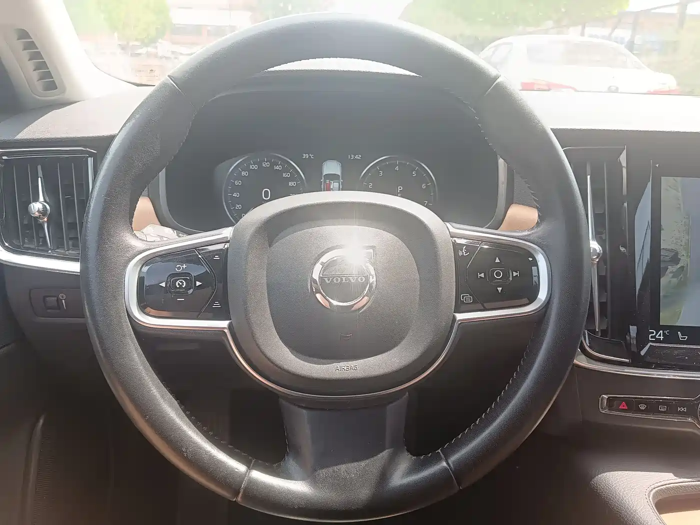 Фото 18 - Volvo S90