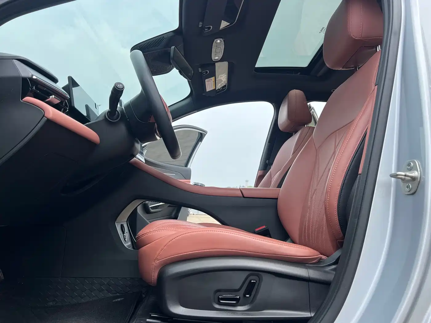 Geely Galaxy Galaxy L6 2025 EM-i 140km Starship Edition фото 4