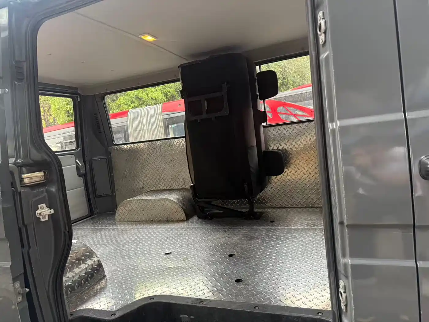 Iveco Daily 2023 2.5T A35M1 Short Wheelbase Low Roof Dual Tire Manual Door 5-9 Seater фото 8