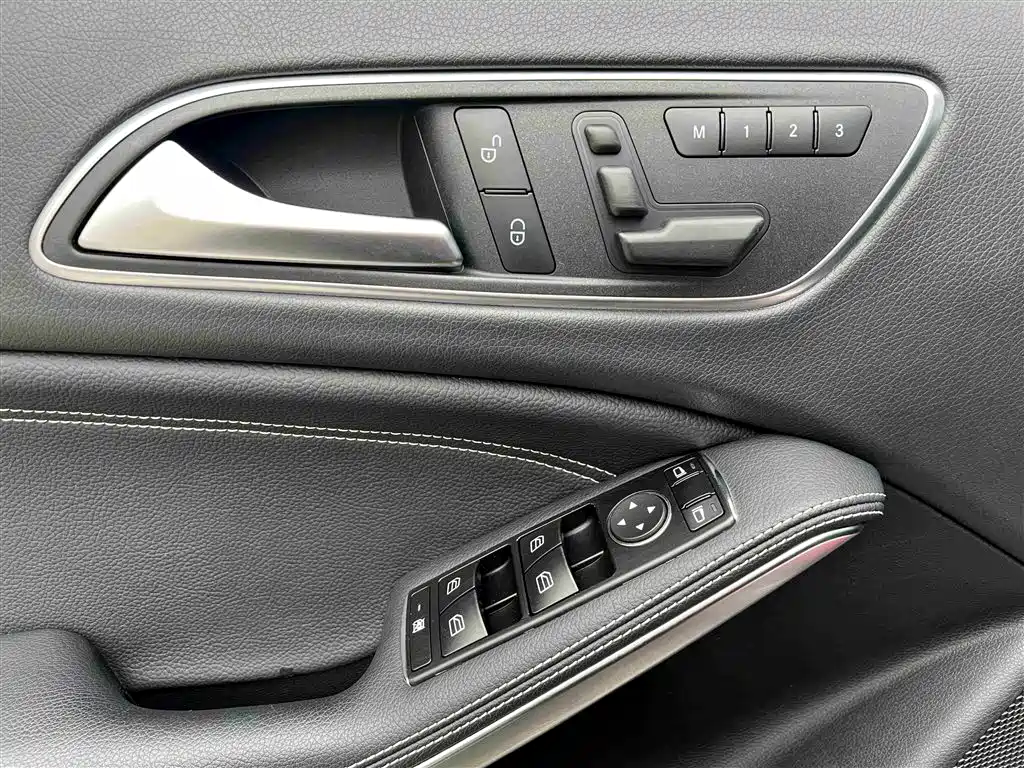 Mercedes-Benz GLA 2016 GLA 200 Dynamic фото 21