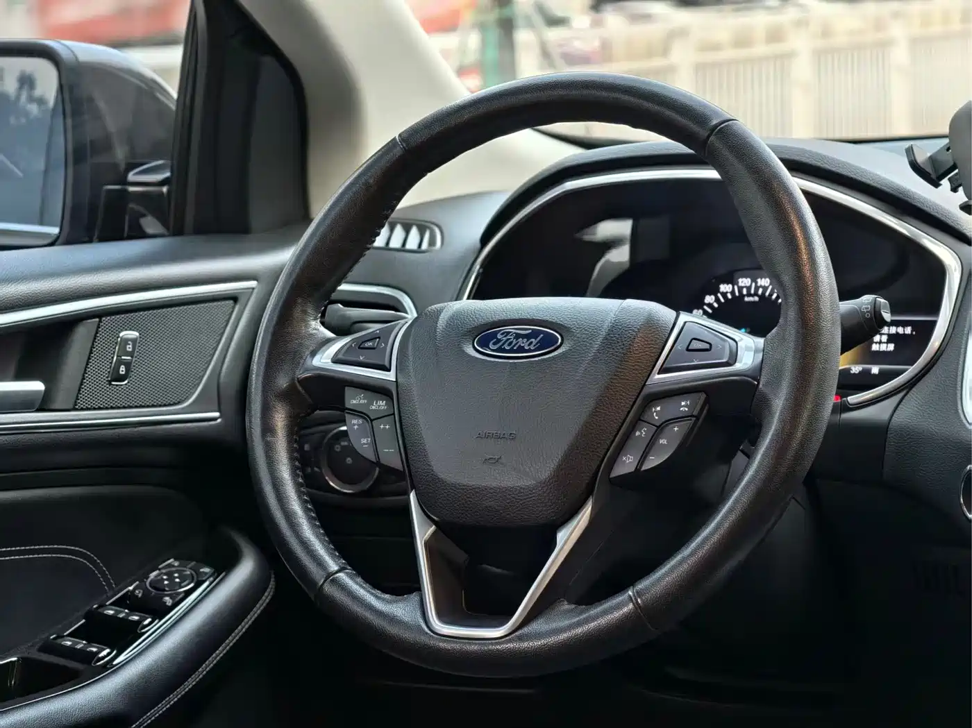 Photo 15 - Ford Edge