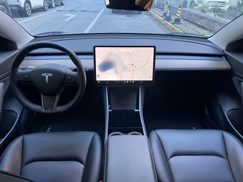 Фото 15 - Tesla Model 3
