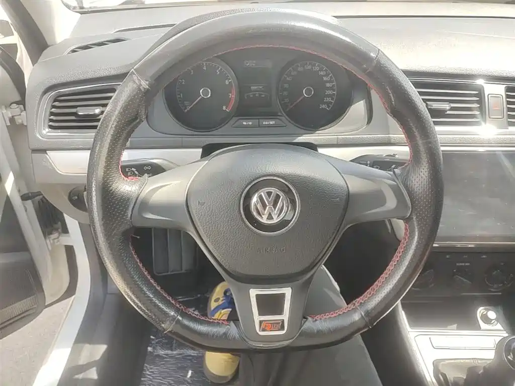 Volkswagen Lavida 2017 1.6L Manual Trend Edition фото 11