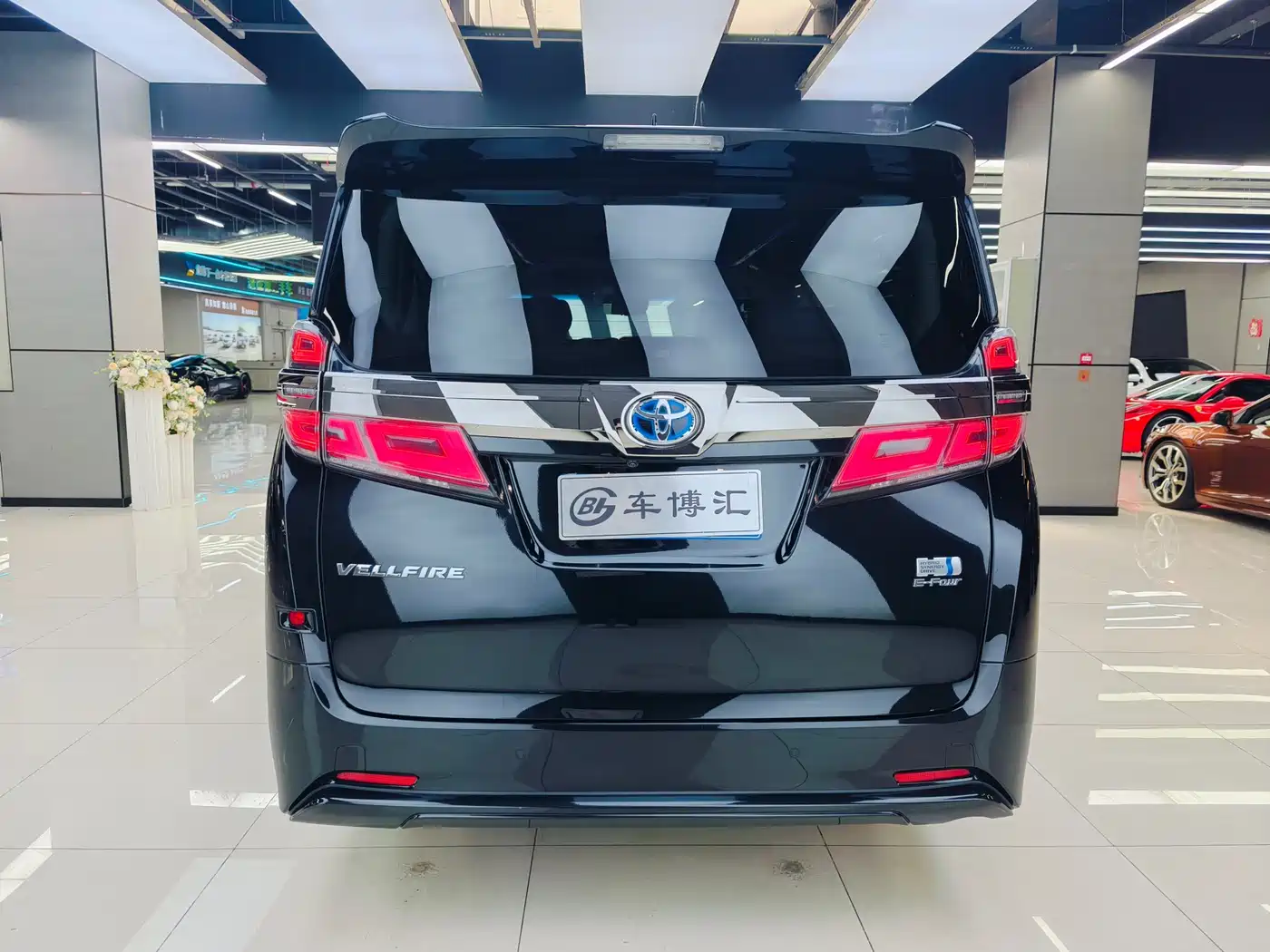 Toyota Vellfire 2020 Twin Engine 2.5L HV Luxury Edition фото 5