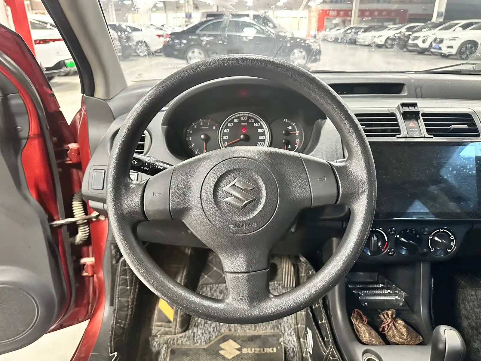 Фото 11 - Suzuki Swift