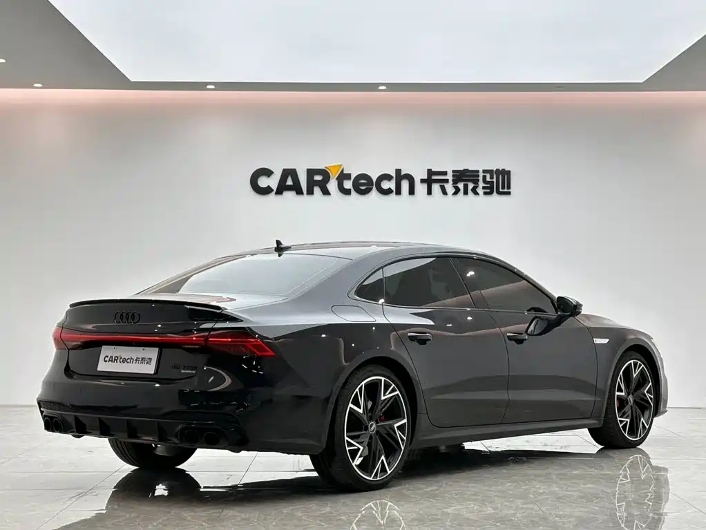 Фото 5 - Audi A7L