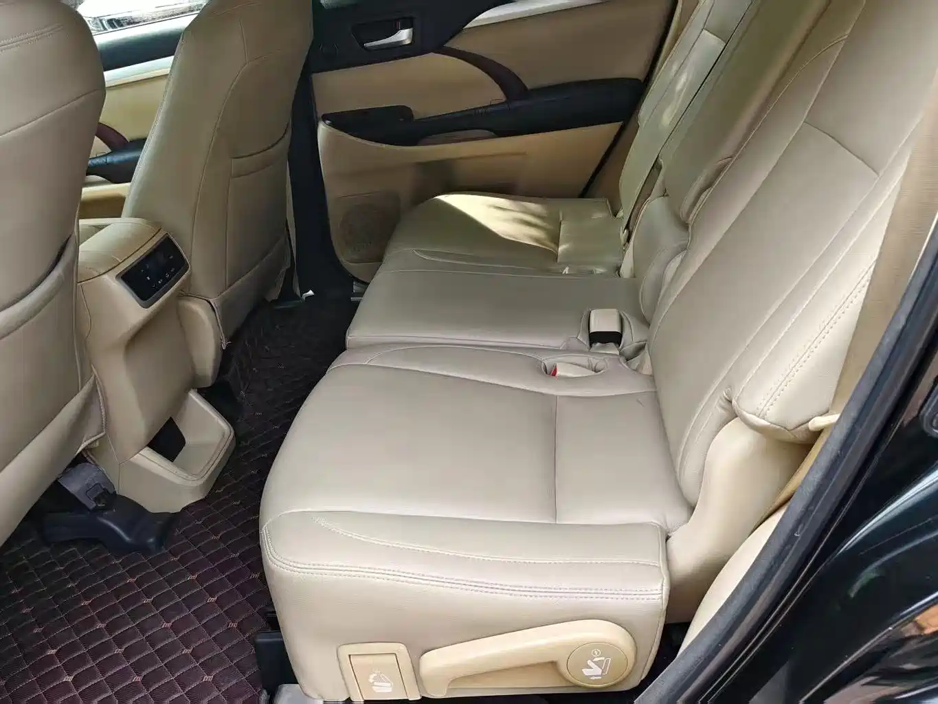 Toyota Highlander 2015 2.0T AWD Luxury Edition 7-seater фото 6