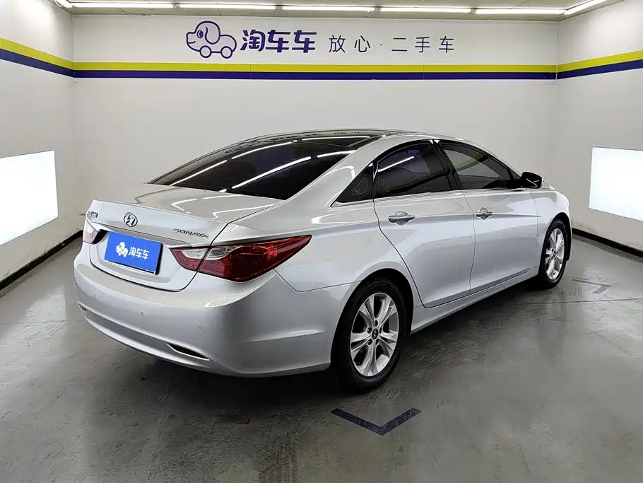 Photo 3 - Hyundai Sonata