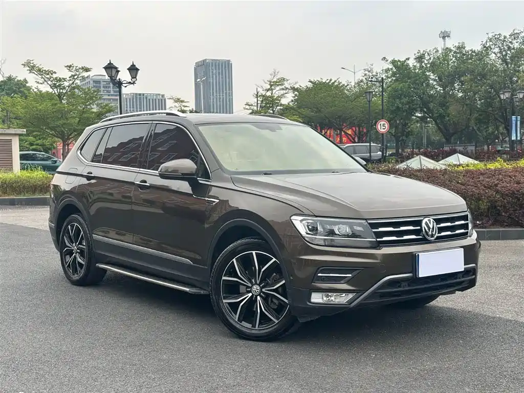 Volkswagen Tiguan L 2019 330TSI Automatic 2WD Smart Luxury Edition China VI фото 3