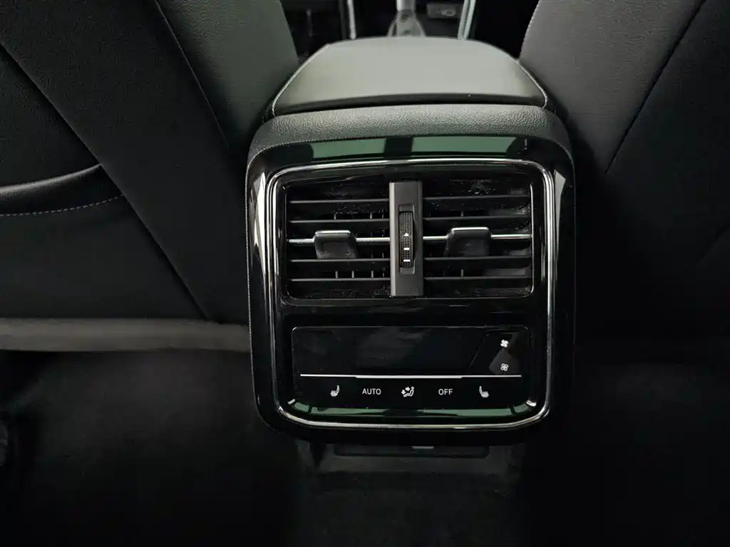 Volkswagen Passat 2022 330TSI Premium Edition фото 10
