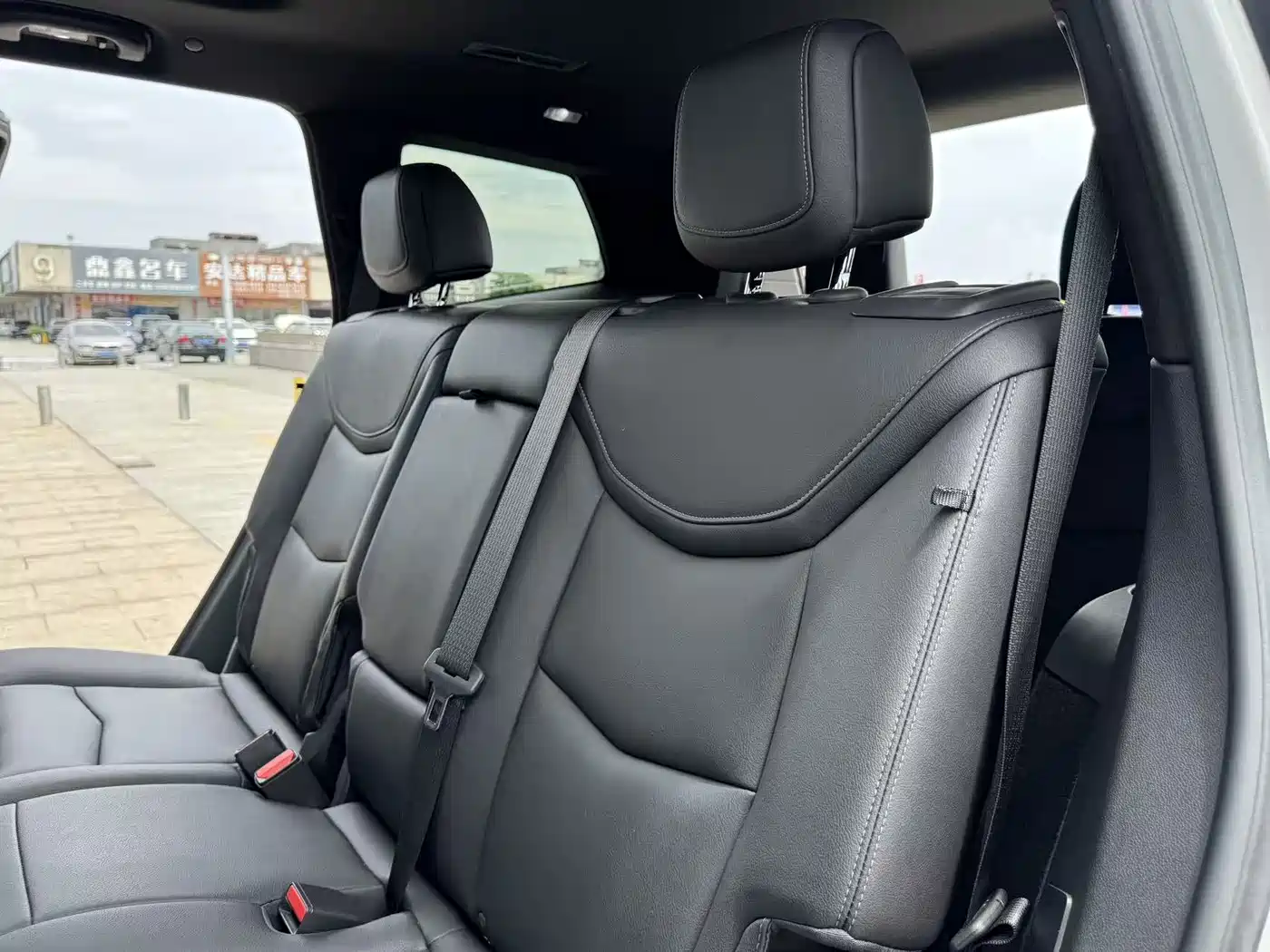 Photo 17 - Cadillac XT6