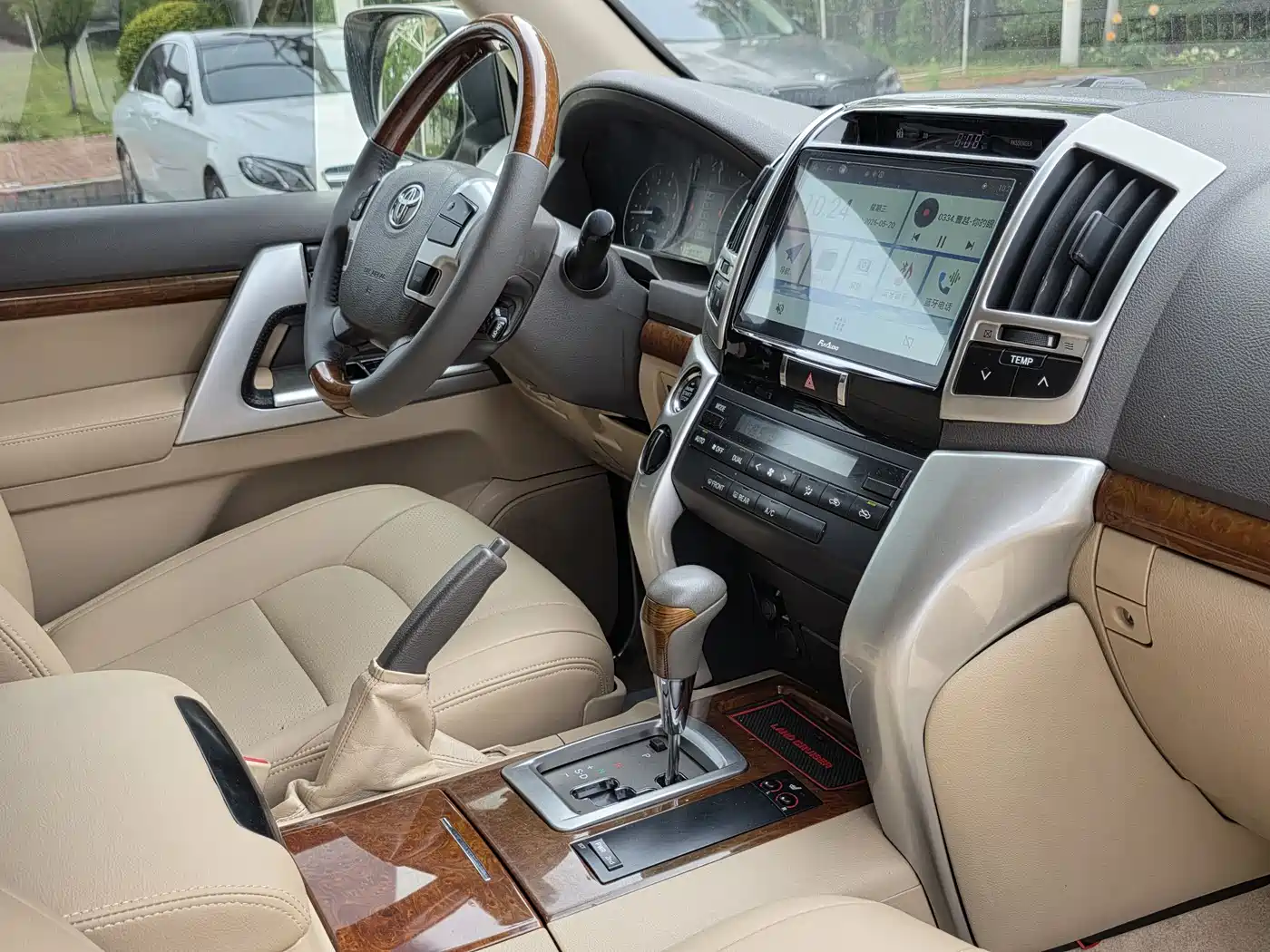 Toyota Land Cruiser (Import) 2015 4.0L V6 Middle East Limited Edition фото 15