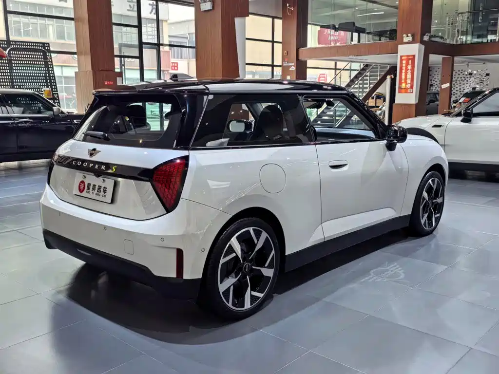 MINI Electric MINI COOPER 2025 2024 452km COOPER SE Artist