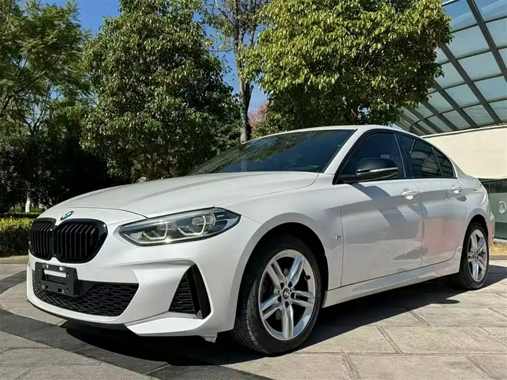 BMW 1 Series 2021 120i M Sport Shadow Edition фото 2