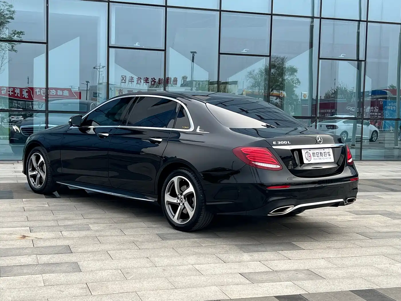 Mercedes-Benz E-Class 2018 E 300 L Luxury фото 4
