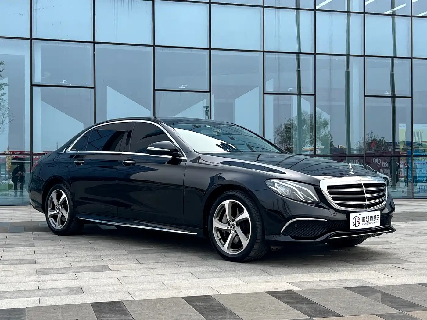 Mercedes-Benz E-Class 2018 E 300 L Luxury фото 3