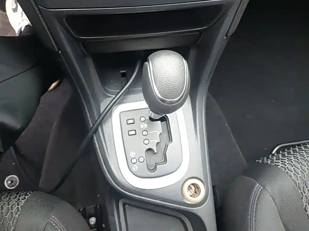 Peugeot 308 2014 Model Joy Edition Classic 1.6L Automatic Superior Style фото 14