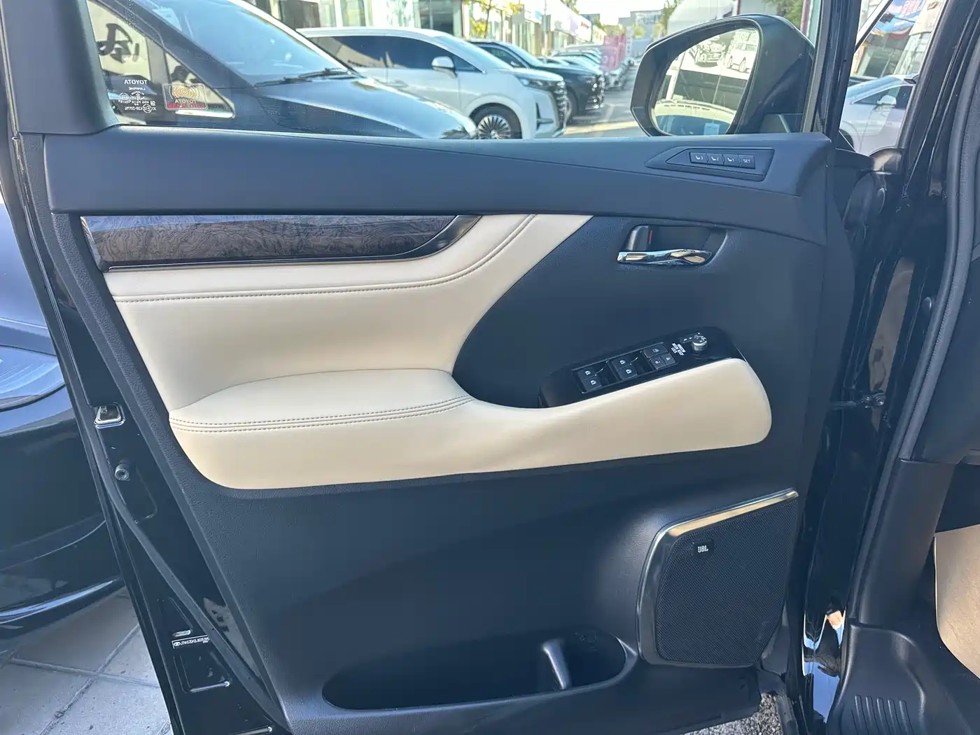 Toyota Alphard 2020 Hybrid 2.5L Premium Edition фото 10