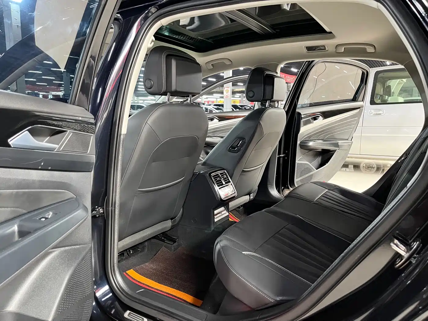 Volkswagen Passat 2024 330TSI Starlight Elite Edition фото 11