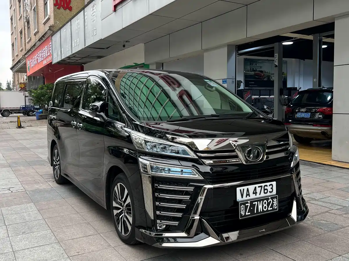 Toyota Vellfire фото 2