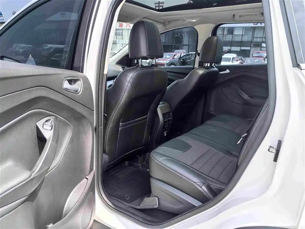 Фото 6 - Ford Kuga