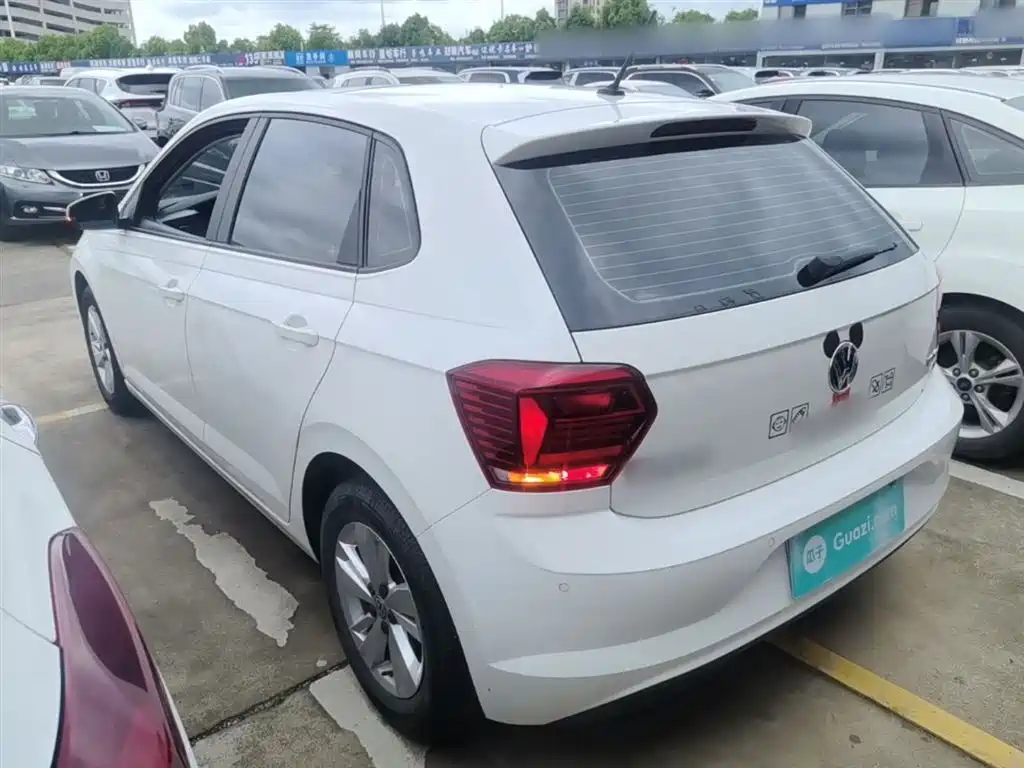 Volkswagen Polo 2019 Plus 1.5L Automatic Panorama Enjoyment Edition фото 5