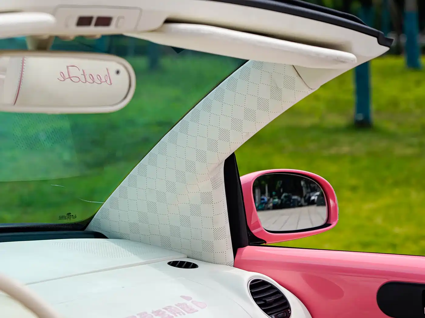 Volkswagen Beetle 2009 2.0 AT Top Convertible фото 21