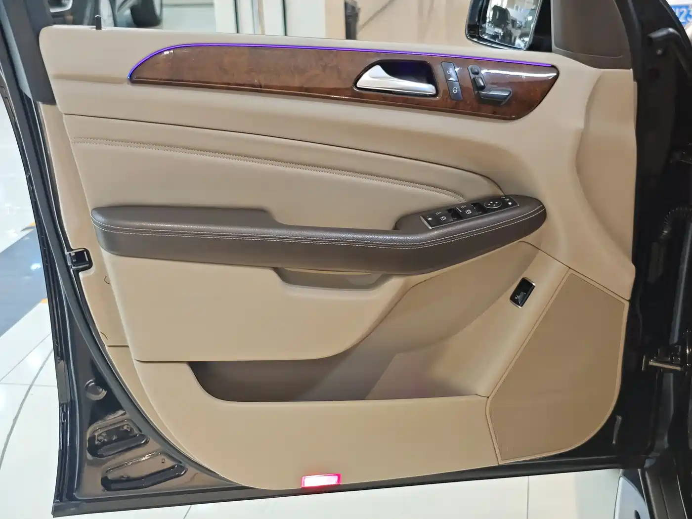 Mercedes-Benz M-Class 2012 Model ML 350 Luxury фото 4