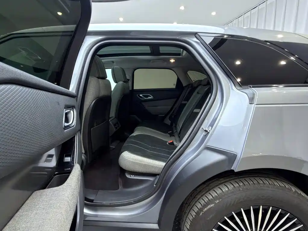 Фото 12 - Land Rover Range Rover Velar