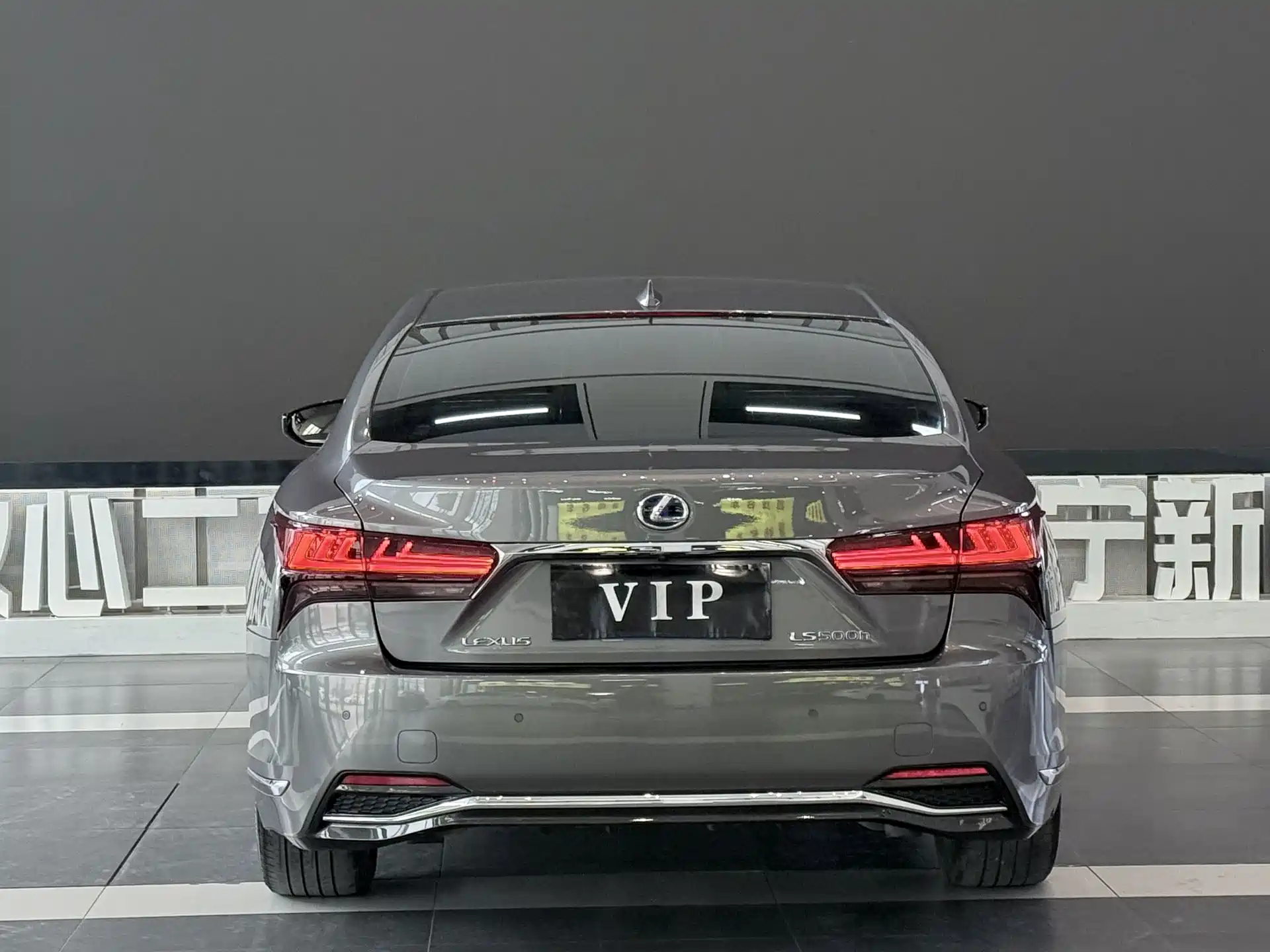 Фото 5 - Lexus LS