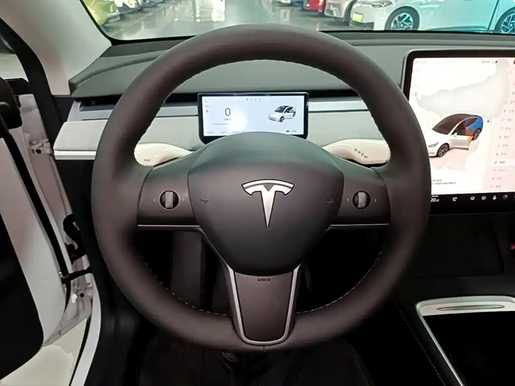 Фото 11 - Tesla Model Y