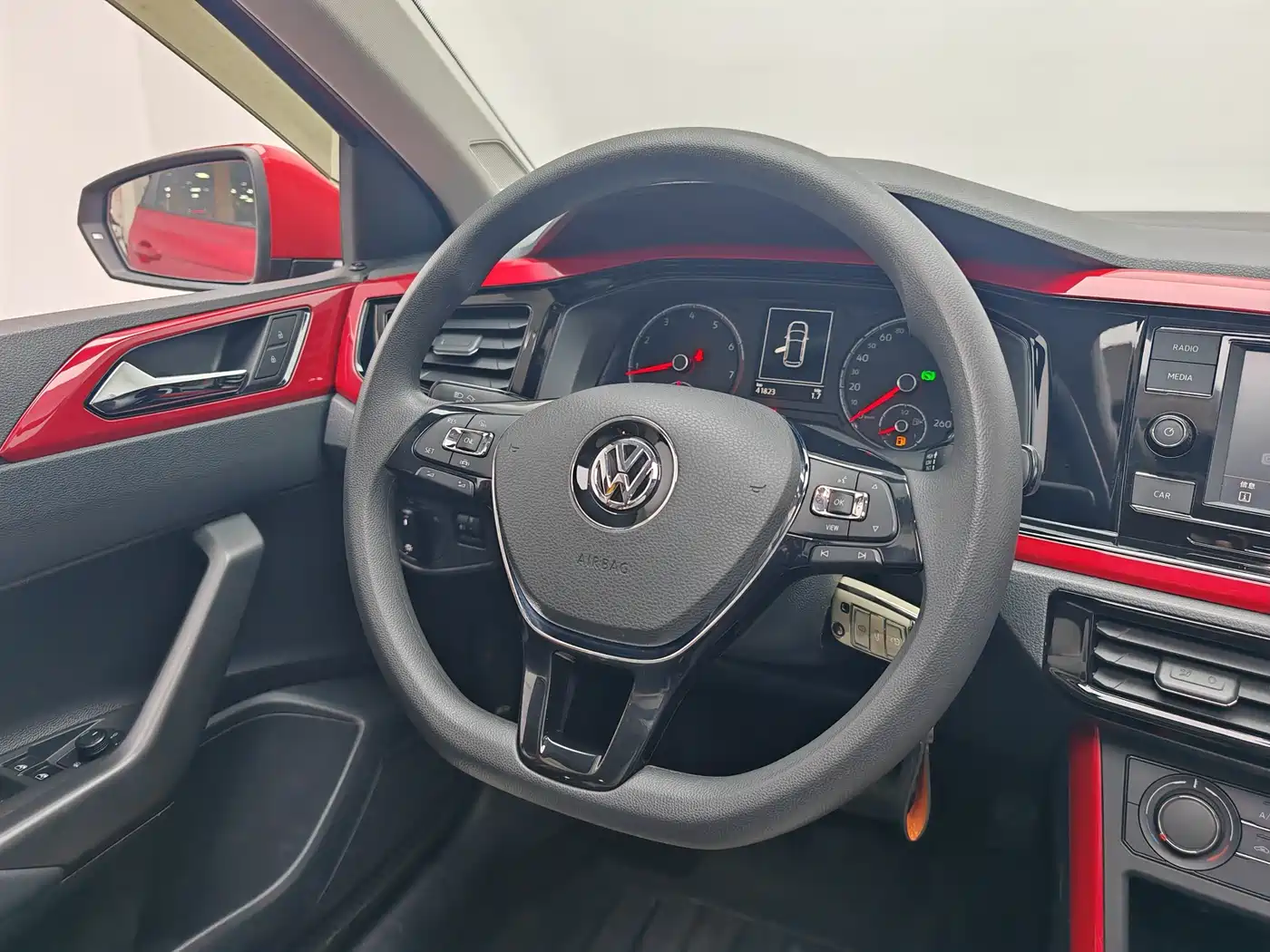 VOLKSWAGEN POLO