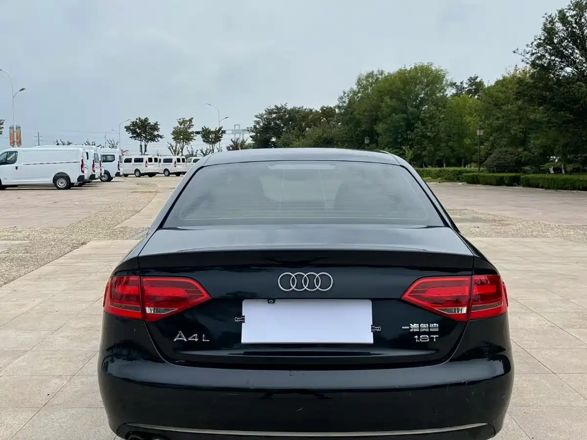 Audi A4L 2011 2012 1.8 TFSI Manual Comfort