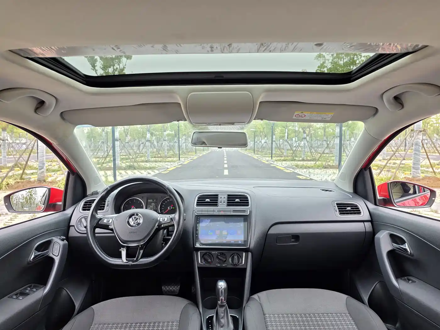 Volkswagen Polo 2016 1.6L Automatic Comfort фото 18