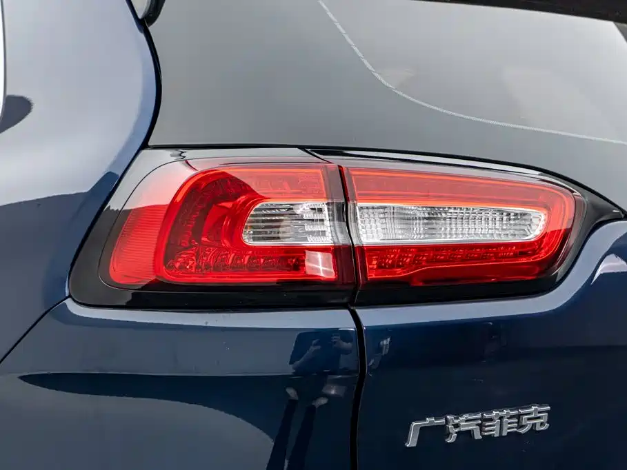 Photo 11 - Jeep Cherokee