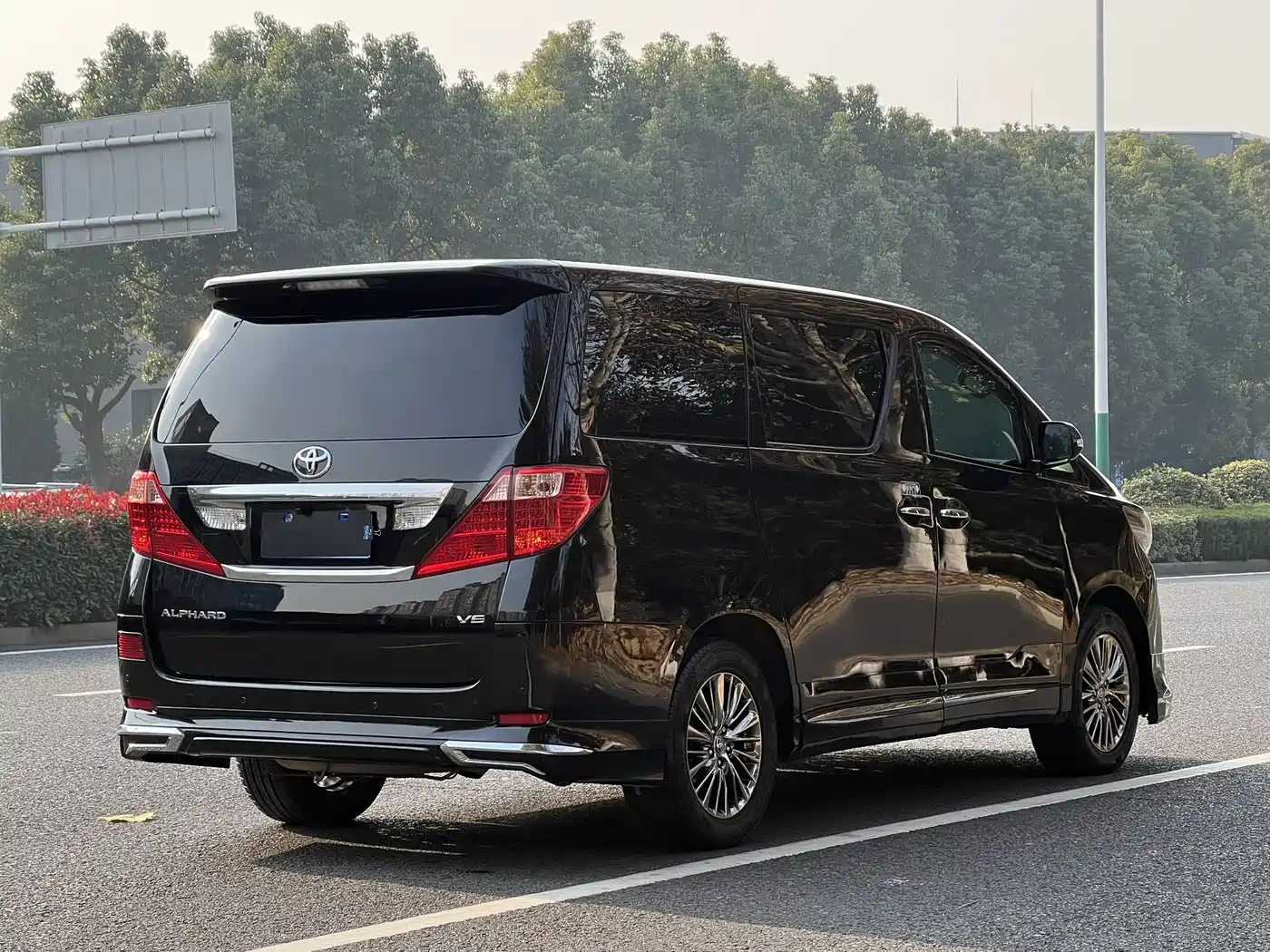 Toyota Alphard 2011 3.5L Luxury Edition фото 4