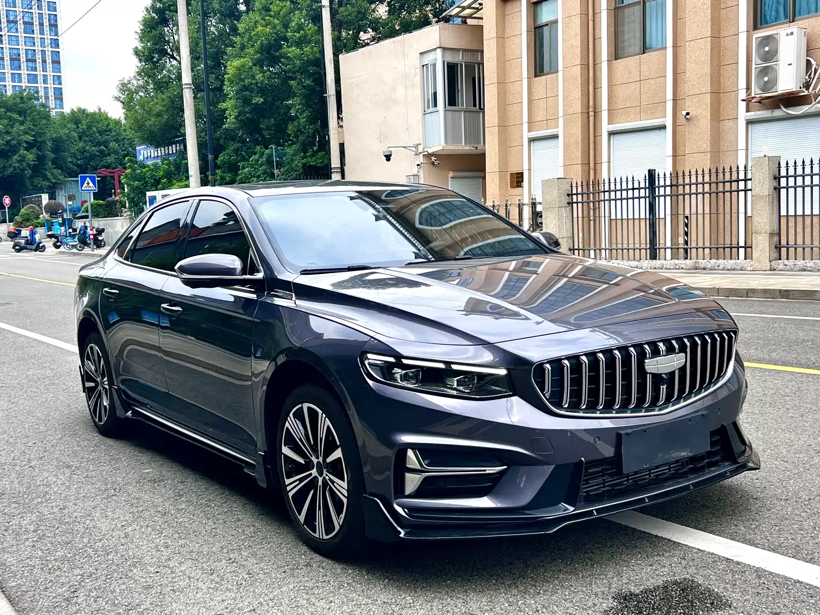 Фото 3 - Geely Preface