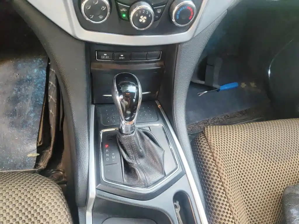 Jiangling Yusheng S350 2015 2013 2.4T Automatic 2WD Diesel Luxury 5-seater