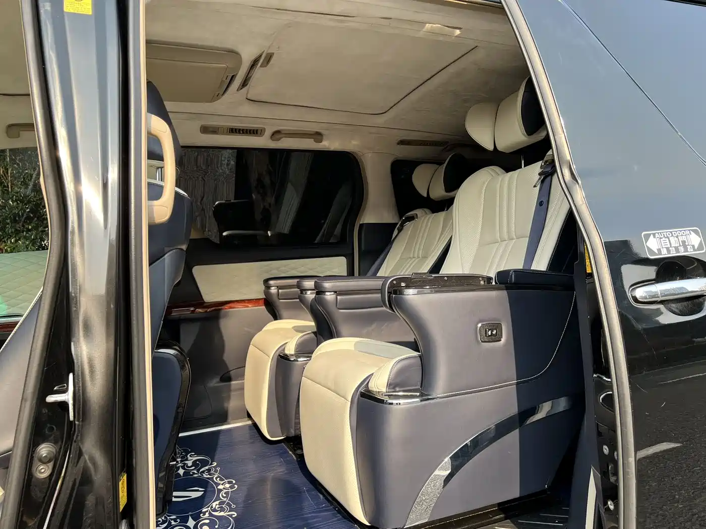 Toyota Alphard 2011 3.5L Luxury Edition фото 6